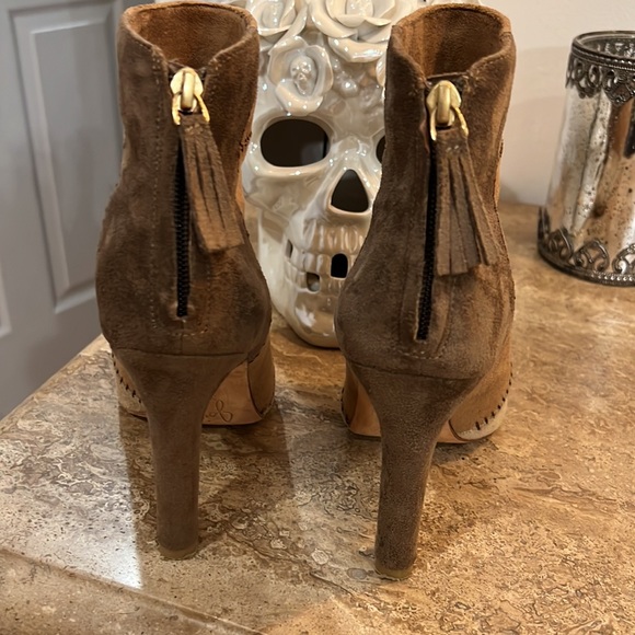 Gorgeous fall color black boots - Picture 3 of 4